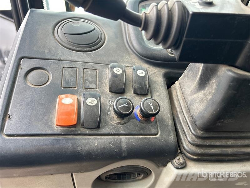 CAT TL943D Telehandler Teleskopski viličarji