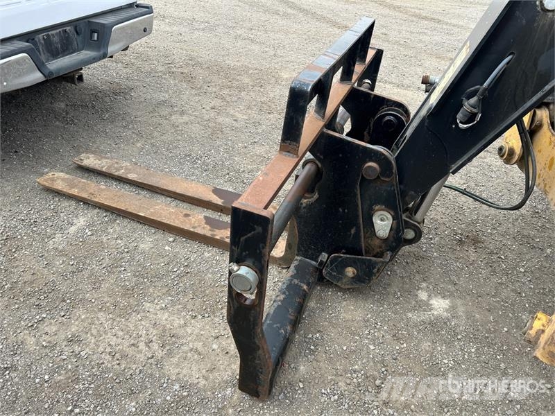 CAT TL943D Telehandler Teleskopski viličarji