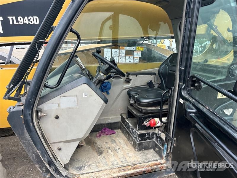 CAT TL943D Telehandler Teleskopski viličarji
