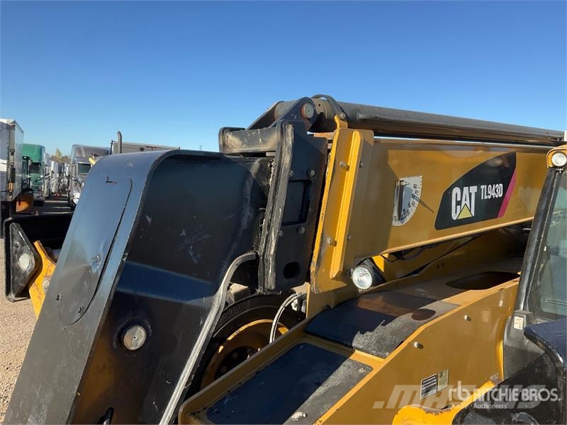 CAT TL943D Telehandler Teleskopski viličarji