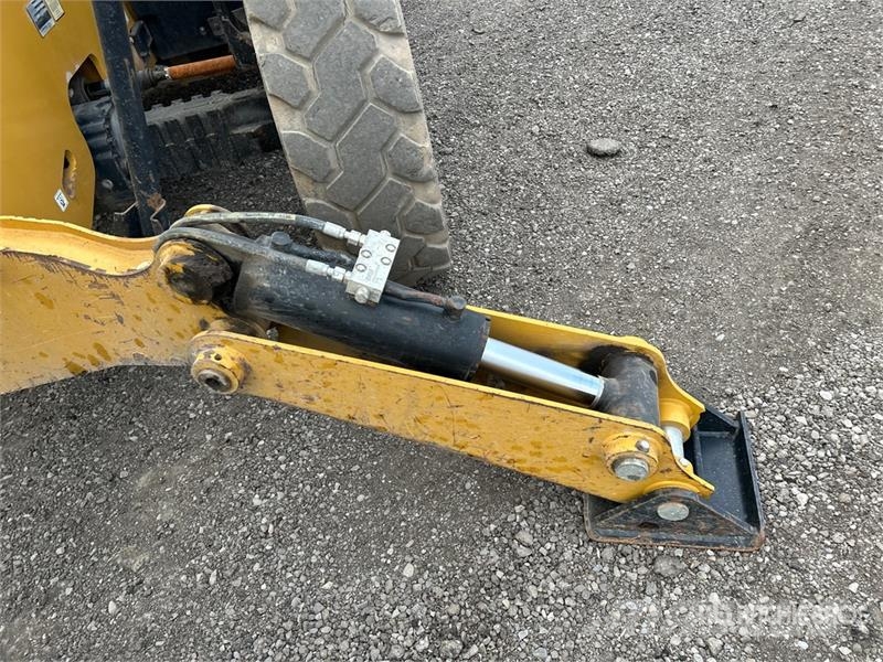 CAT TL943D Telehandler Teleskopski viličarji