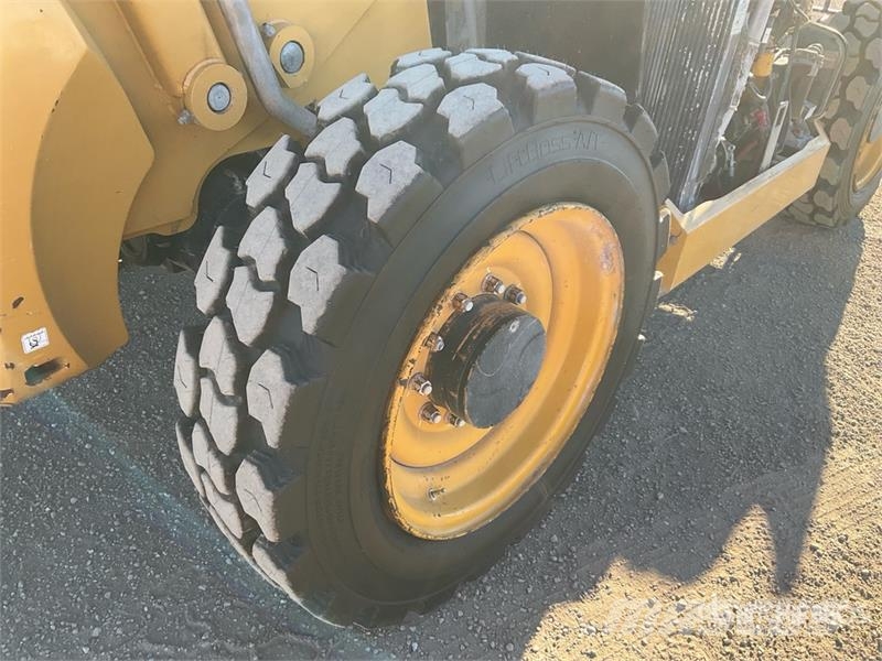CAT TL943D Telehandler Teleskopski viličarji