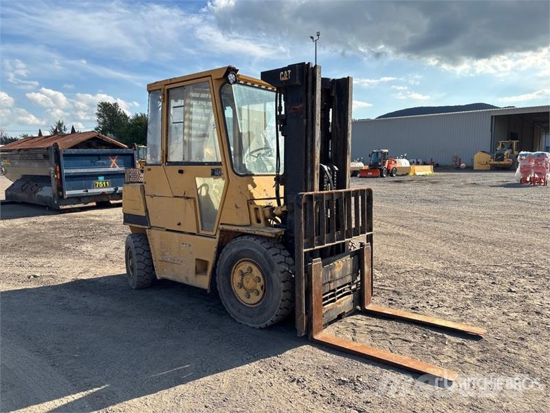 CAT V90F 9000 lb Forklift Другие складские механизмы