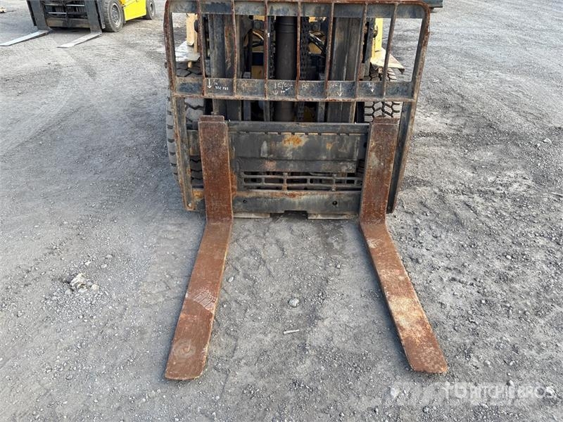 CAT V90F 9000 lb Forklift Другие складские механизмы