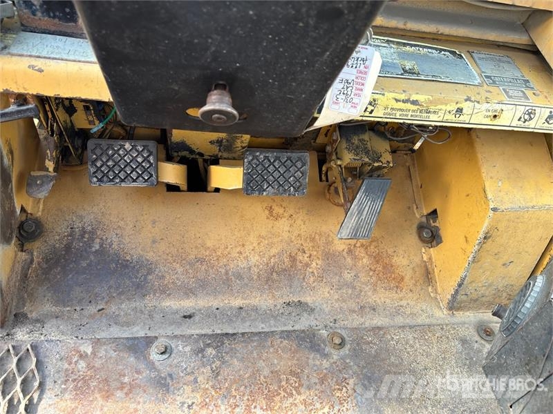CAT V90F 9000 lb Forklift Другие складские механизмы