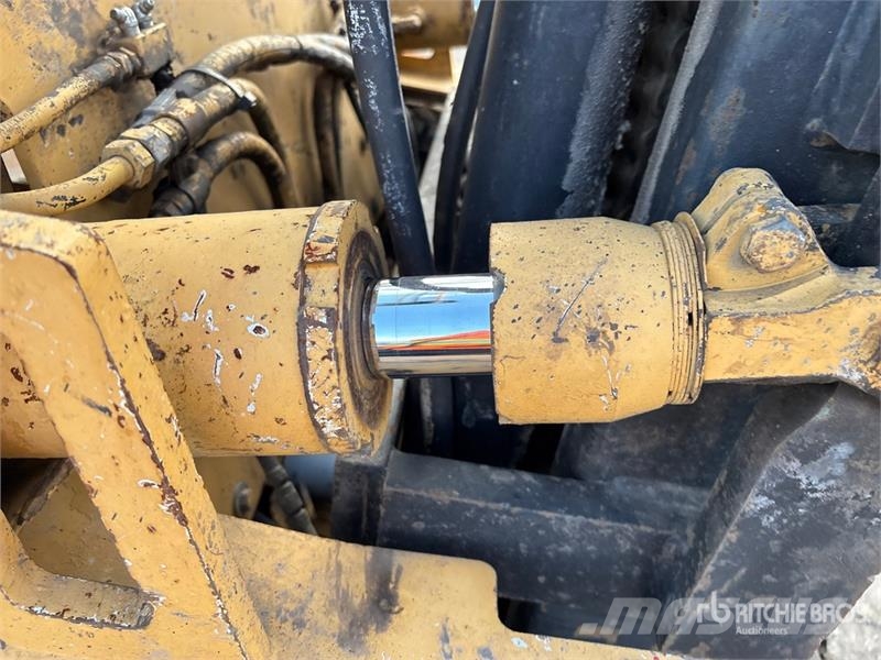 CAT V90F 9000 lb Forklift Другие складские механизмы