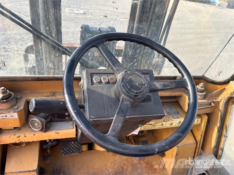CAT V90F 9000 lb Forklift Другие складские механизмы