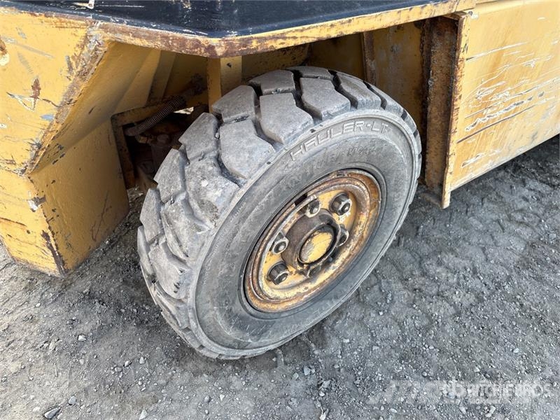 CAT V90F 9000 lb Forklift Другие складские механизмы