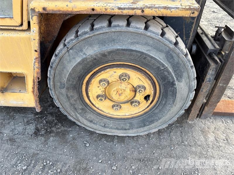 CAT V90F 9000 lb Forklift Другие складские механизмы