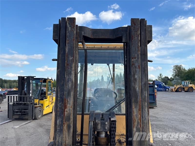 CAT V90F 9000 lb Pneumatic Tire Forklift Andere Gabelstapler