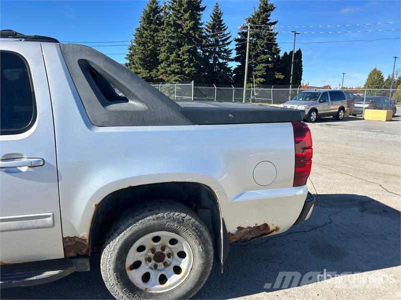 Chevrolet Avalanche 4x4 Crew Cab Pickup Drugi