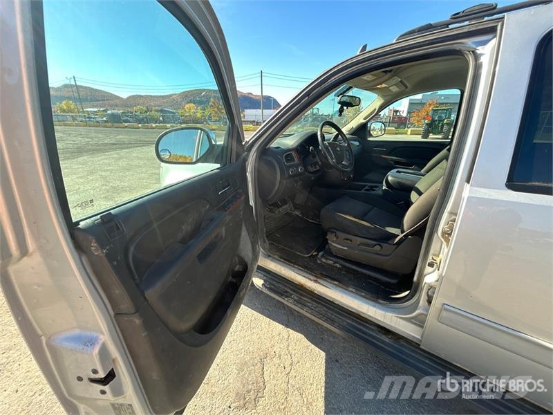 Chevrolet Avalanche 4x4 Crew Cab Pickup Outros
