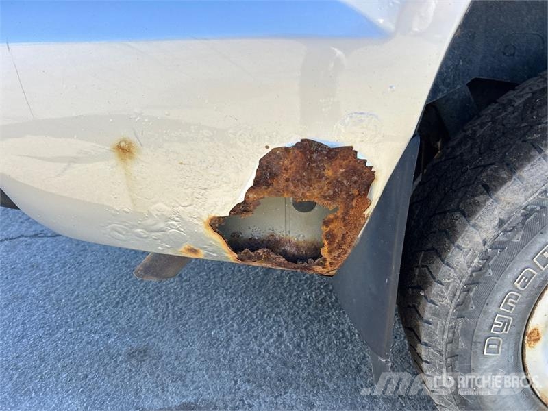 Chevrolet Avalanche 4x4 Crew Cab Pickup Outros
