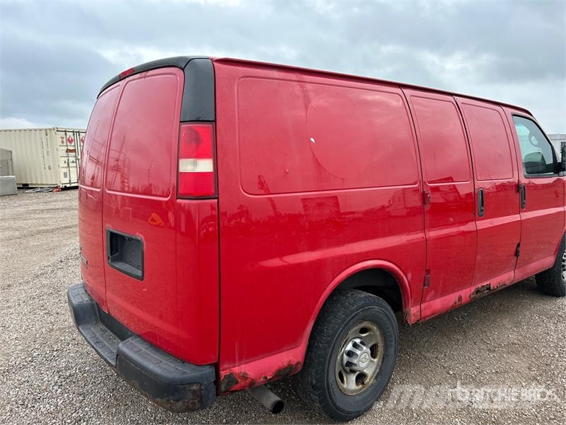 Chevrolet Express 2500 Cargo Van Панельні фургони