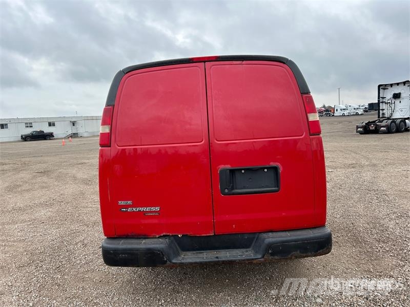 Chevrolet Express 2500 Cargo Van Панельні фургони