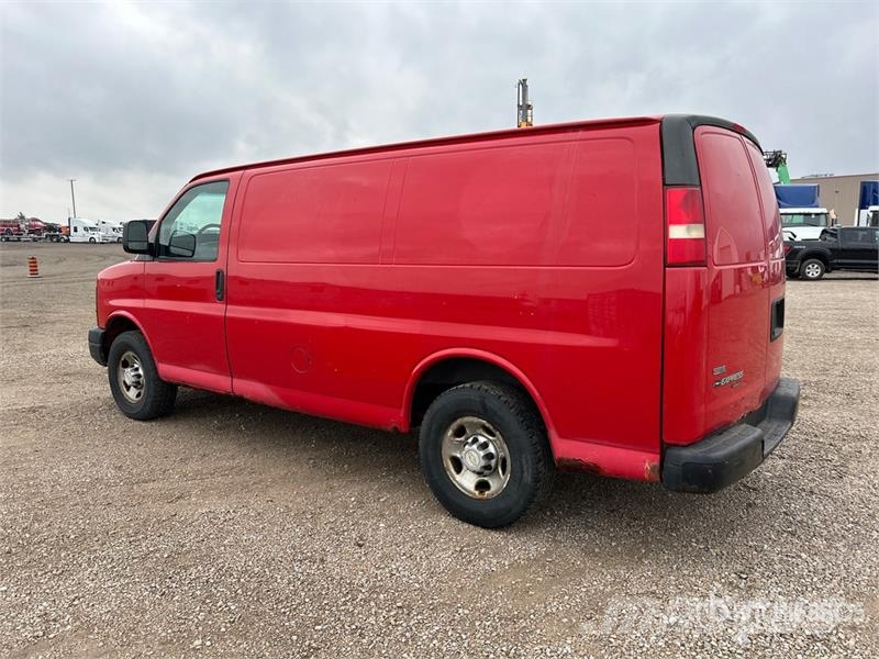 Chevrolet Express 2500 Cargo Van Панельні фургони