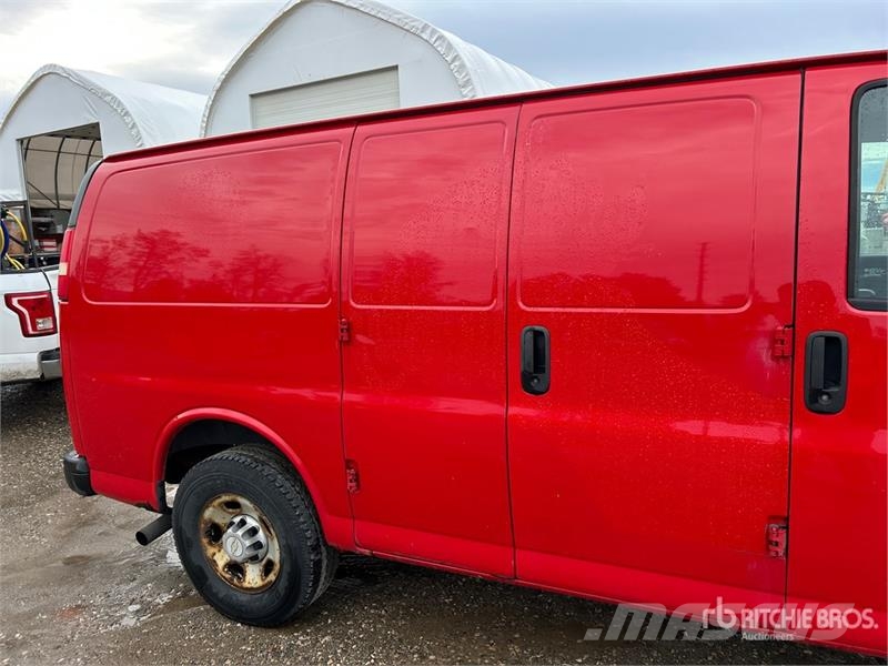 Chevrolet Express 2500 Cargo Van 패널 화물차