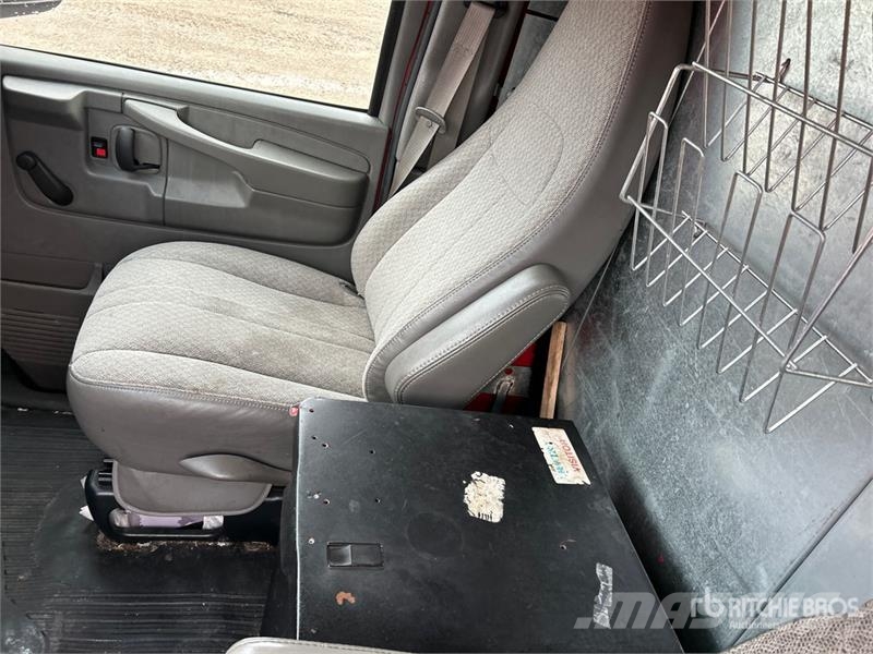 Chevrolet Express 2500 Cargo Van 패널 화물차