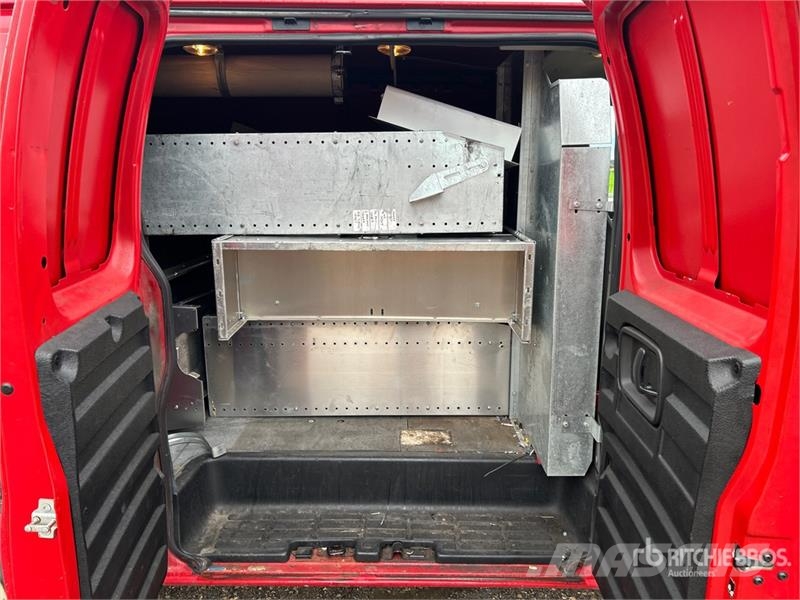 Chevrolet Express 2500 Cargo Van 패널 화물차