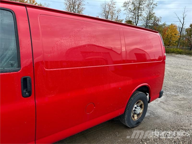 Chevrolet Express 2500 Cargo Van 패널 화물차