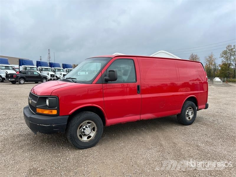 Chevrolet Express 2500 Cargo Van Панельні фургони