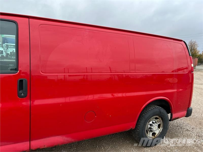 Chevrolet Express 2500 Cargo Van Панельні фургони