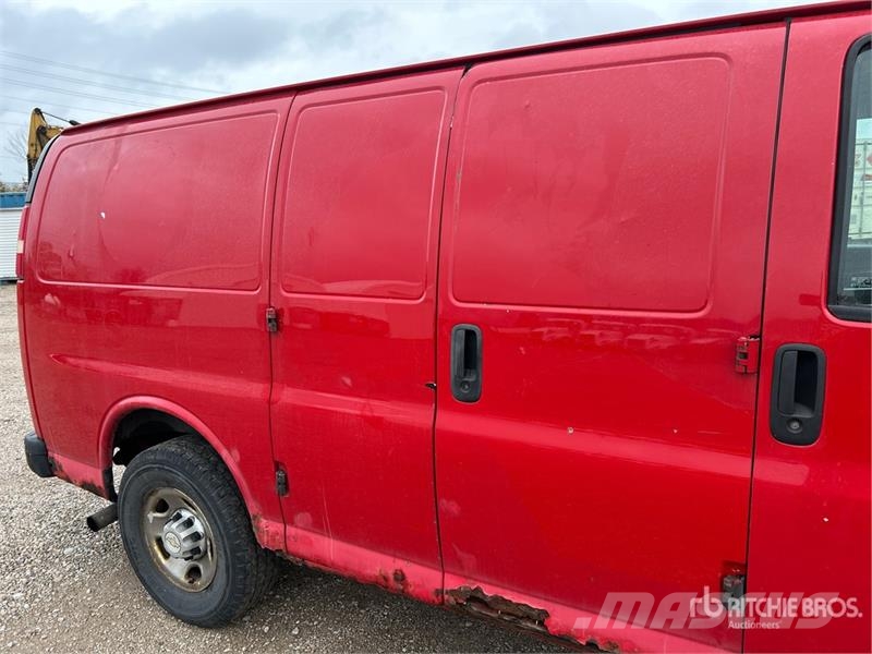 Chevrolet Express 2500 Cargo Van Панельні фургони
