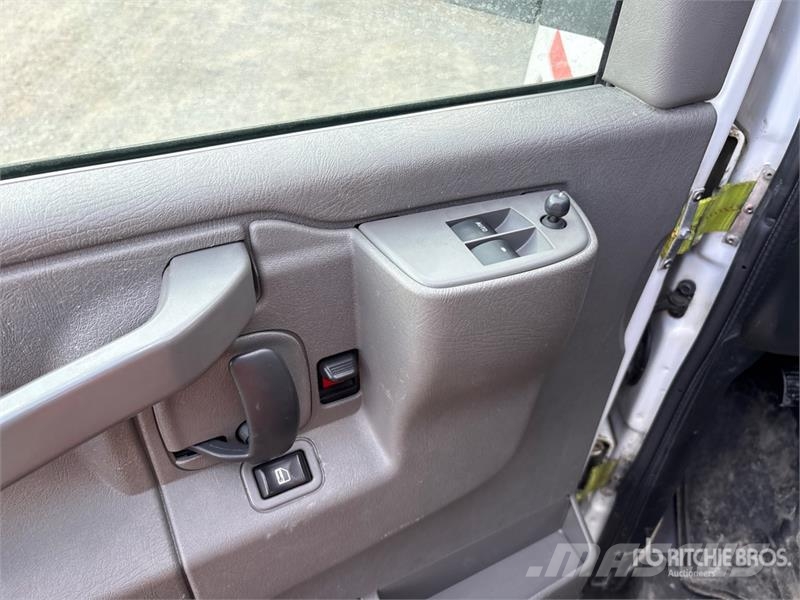 Chevrolet Express 3500 Duramax Passenger Van Kaubikud