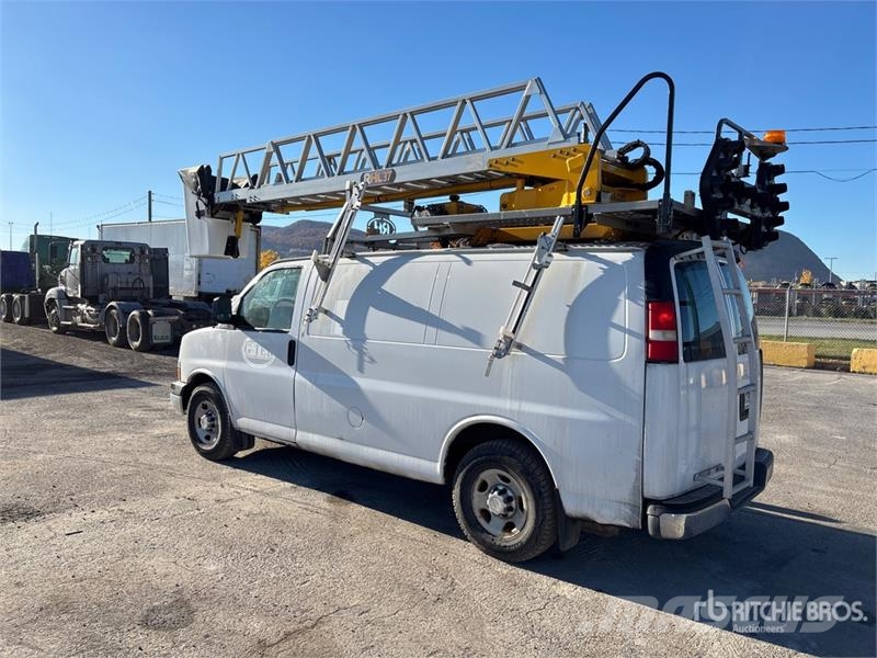 Chevrolet Express 3500 Pacēlāji uz automašīnas bāzes