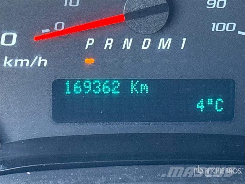 Chevrolet Express 3500 Pacēlāji uz automašīnas bāzes