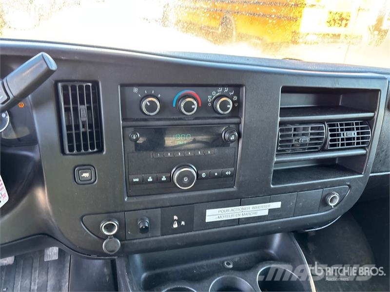 Chevrolet Express 3500 Pacēlāji uz automašīnas bāzes