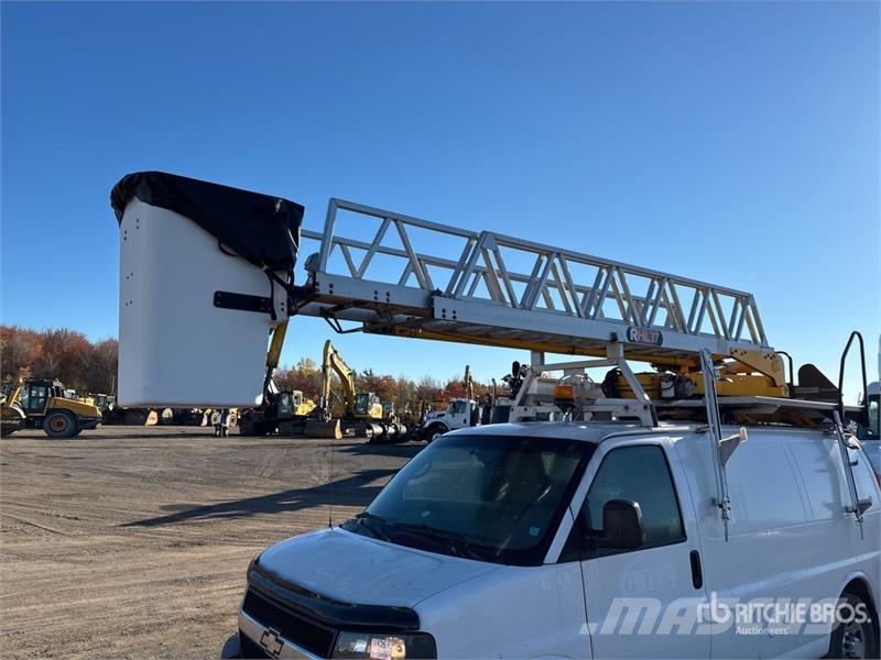 Chevrolet Express 3500 Pacēlāji uz automašīnas bāzes