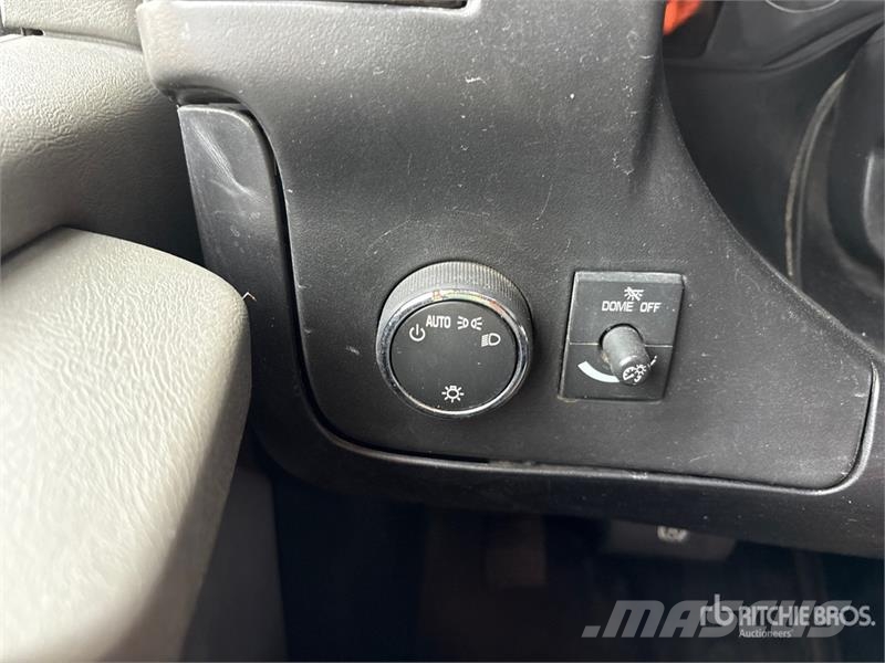 Chevrolet Express 3500 4x2 20-Seat School Bus Mini bus