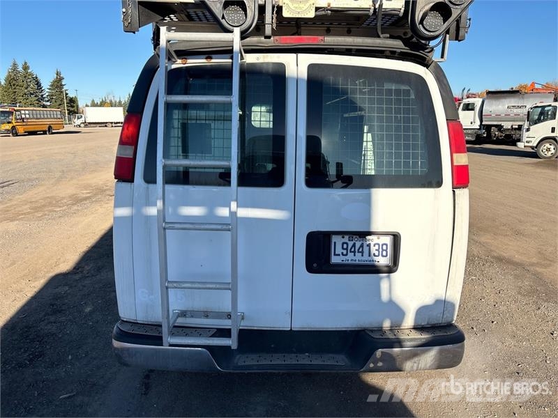 Chevrolet Express 3500 Pacēlāji uz automašīnas bāzes