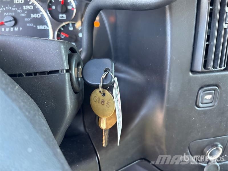 Chevrolet Express 3500 Pacēlāji uz automašīnas bāzes