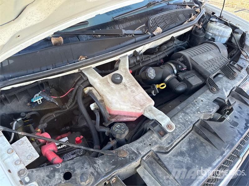 Chevrolet Express 3500 Pacēlāji uz automašīnas bāzes
