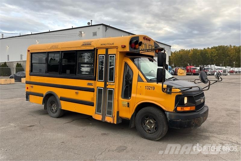 Chevrolet Express 3500 4x2 20-Seat School Bus Mini bus