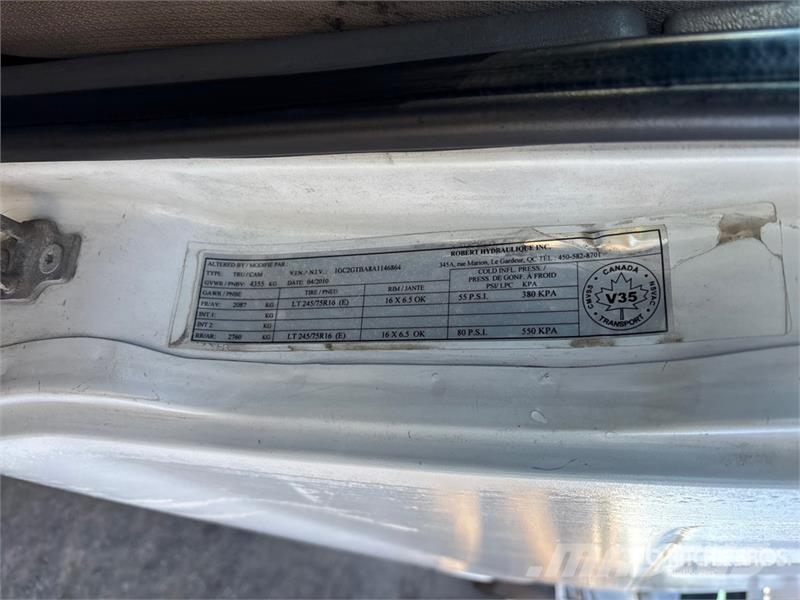 Chevrolet Express 3500 Pacēlāji uz automašīnas bāzes