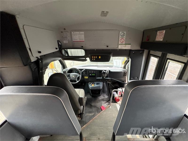 Chevrolet Express 3500 4x2 20-Seat School Bus Mini bus
