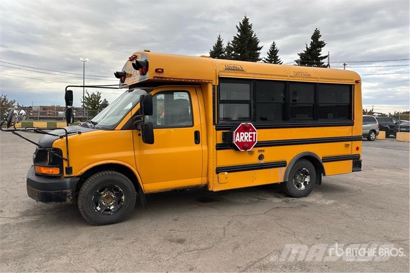 Chevrolet Express 3500 4x2 20-Seat School Bus Mini bus