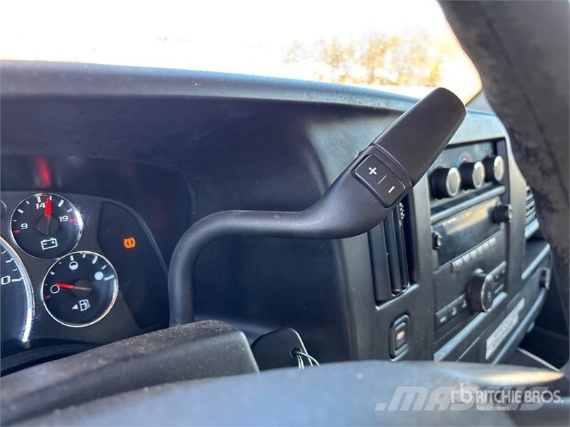 Chevrolet Express 3500 Pacēlāji uz automašīnas bāzes
