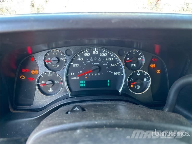 Chevrolet Express 3500 Pacēlāji uz automašīnas bāzes