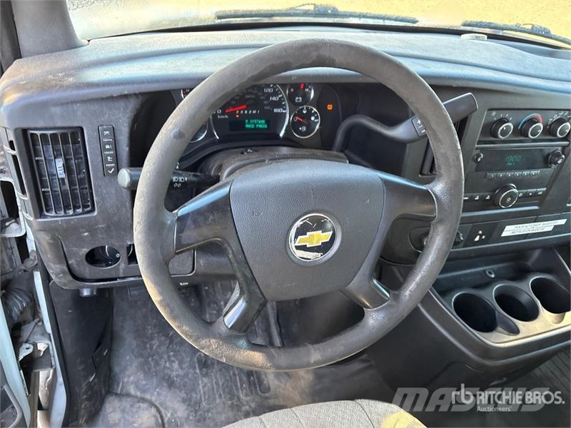 Chevrolet Express 3500 Pacēlāji uz automašīnas bāzes