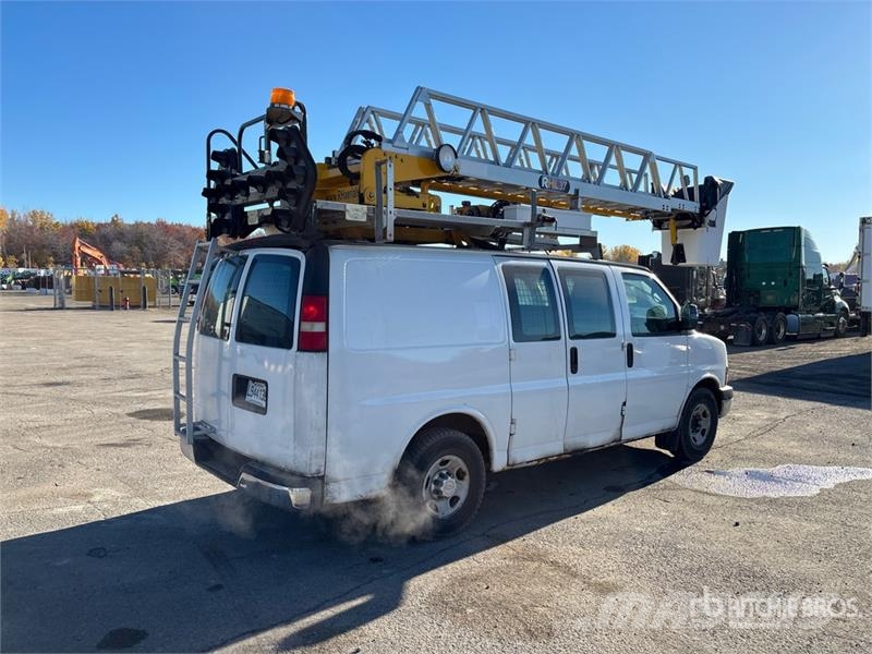 Chevrolet Express 3500 Pacēlāji uz automašīnas bāzes