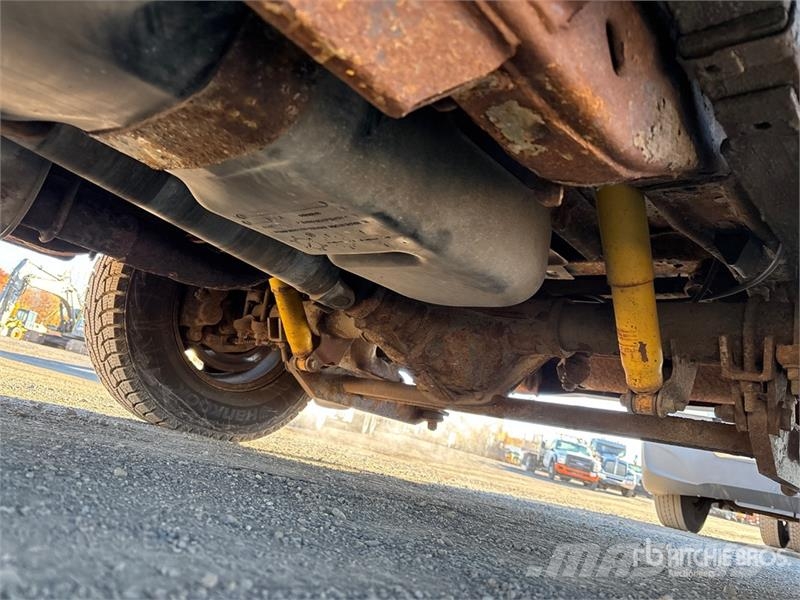 Chevrolet Express 3500 Pacēlāji uz automašīnas bāzes