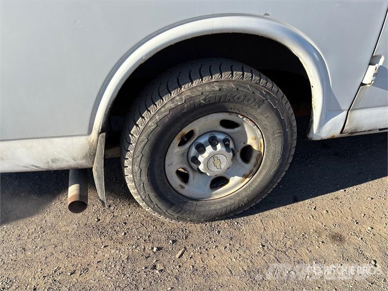 Chevrolet Express 3500 Pacēlāji uz automašīnas bāzes