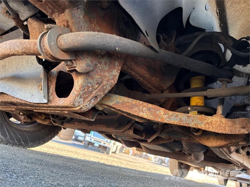 Chevrolet Express 3500 Pacēlāji uz automašīnas bāzes