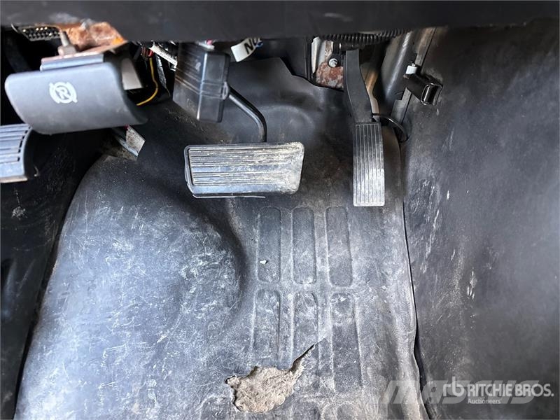 Chevrolet Express 3500 Pacēlāji uz automašīnas bāzes