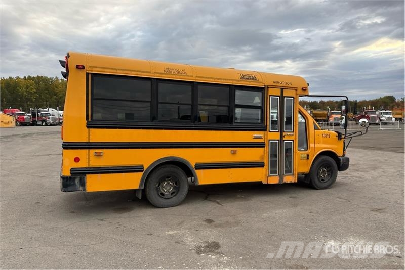 Chevrolet Express 3500 4x2 20-Seat School Bus Mini bus