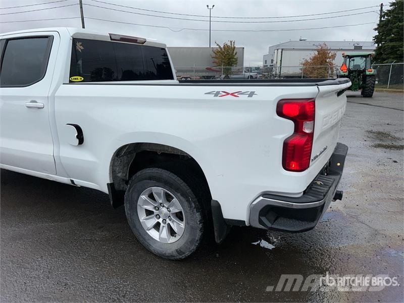 Chevrolet Silverado 1500 LT 4x4 Crew Cab Pickup Anders